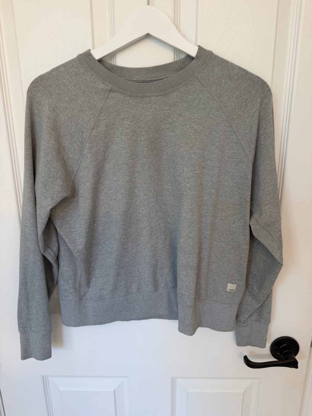 Vuori Long-Sleeve Halo Crew XS pullover women gray long sleeve top shirt